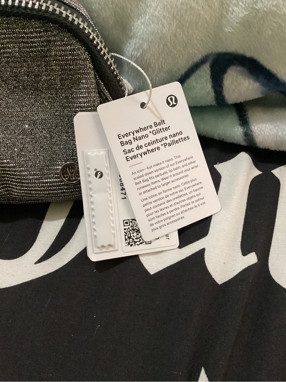 lululemon athletica Everywhere Belt Bag Nano - Glitter Silver - Picture 2 of 6